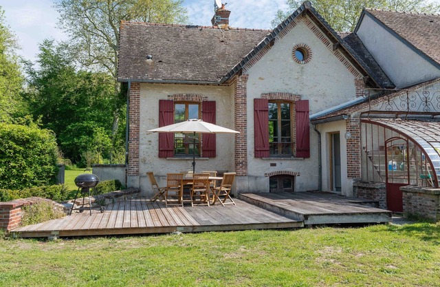 Marsh Court House in Larchant