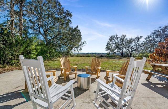 Marsh Front and only 5 mins to Downtown Charleston