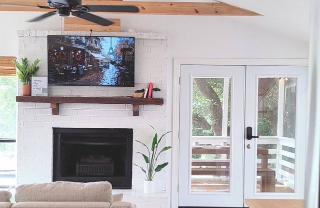 Marsh-Front Boho Retreat, 2 Min Walk to Beach, Best Surf Break on Folly!