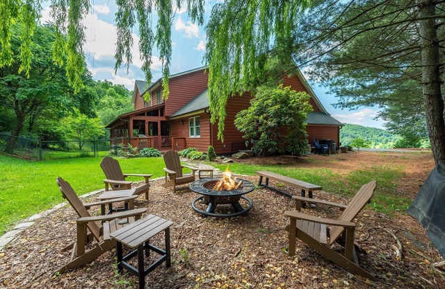 Marshall Skyline Retreat: Blue Ridge Mountain Home | Hot Tub | Game Room