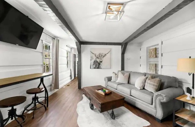 Martha's GuestHouse - Historic Downtown Dandridge! Ripleys Attraction Discounts