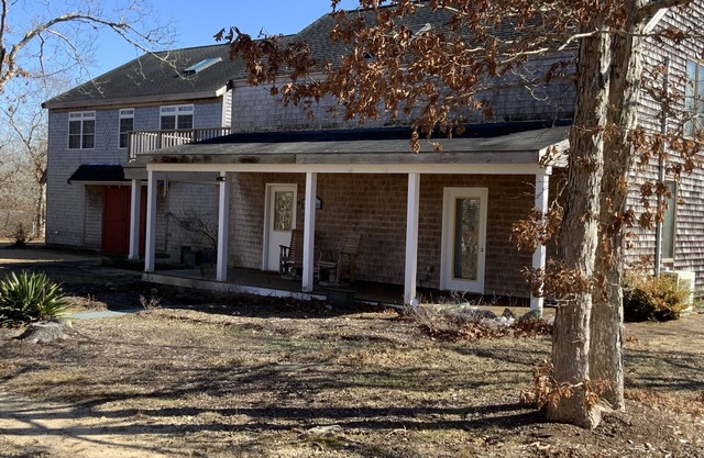 Martha's Vineyard. Spacious Living Inside & Out! Sleeps 8!
