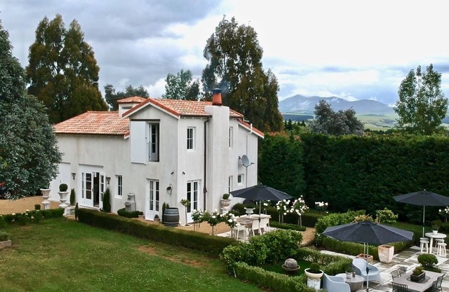 Martinborough Accommodation - 3 bedroom Italian Styled Villa in the Wairarapa
