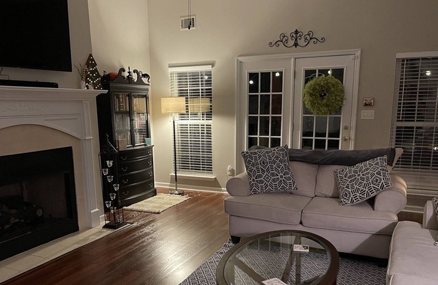 Martinez Home 4.9mi from Course