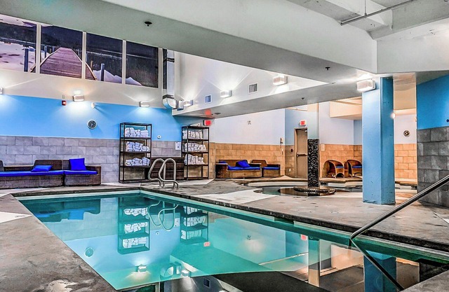 Marvellous Mountain Condo – Pool & Hot Tub