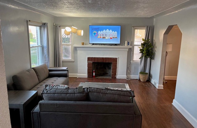 Marvelous 3-bedroom house in cool Detroit with WiFi, AC and other cool amenities