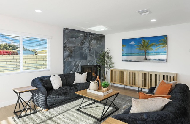 Marvelous New 5-bedroom house near Disneyland