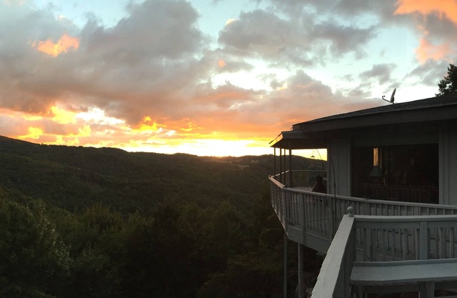 Marvelous Panoramic Mountain Views All Year, Private,Club,Skiing Slopes nearby!