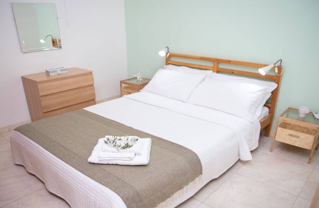 Mary Holiday House just 150m from the beach