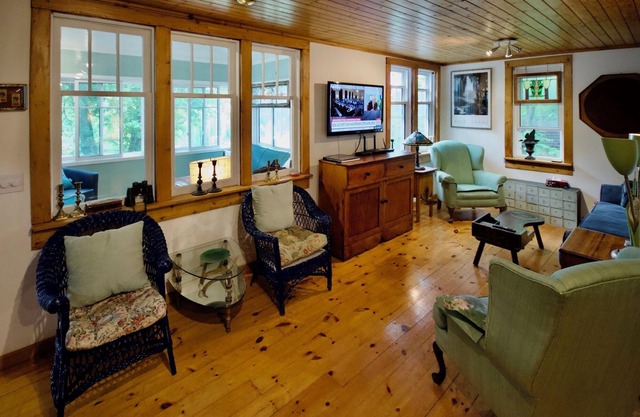 Mary's Cottage: Private And Cozy!