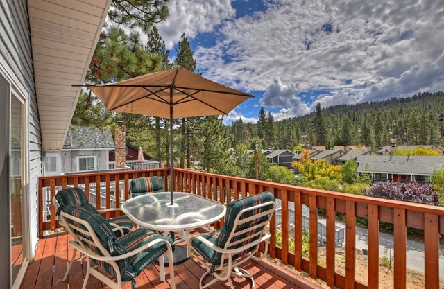 Mary's Lake Cabin by Destination Big Bear : Walk to the Lake and Boulder Bay Park! Game Room!