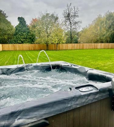 Marzion House with Hot Tub