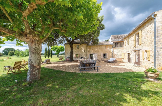 Mas d'hélène in the countryside