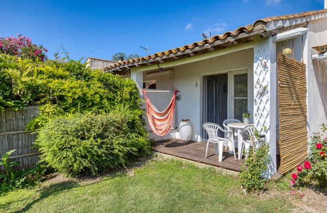'Mas Des Cypres-Ensemble De 4 Mazets' with Private Terrace, Shared Garden and Wi-Fi