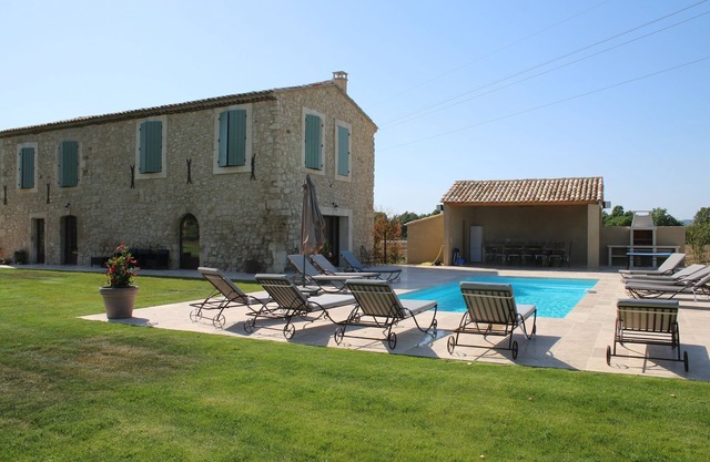 Mas en pierre entre Alpilles et Luberon 12 people