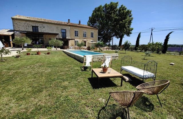 Mas Provençal Avec Piscine 8p + 1 Bébé