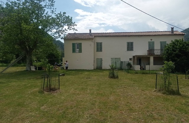 Mas provençal with panoramic view