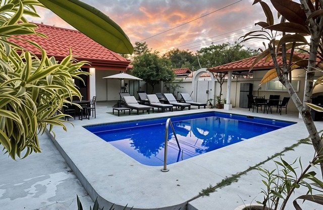 Mason Party Villa Near Night Life Jaco