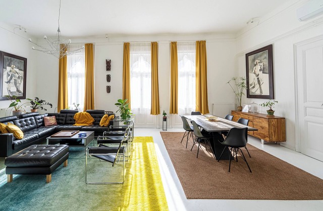 Massimo's Palace Appartament - Comfortable accomodates up to 9 guest.