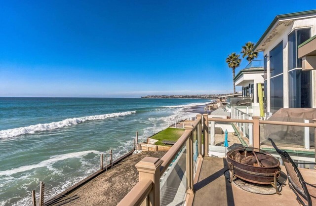 Massive 5 bedroom overlooking the water!