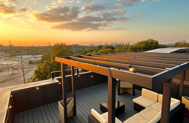 ★Massive Roofdeck★NEW Home-4Bd/3.5Ba- 3miles to downtown