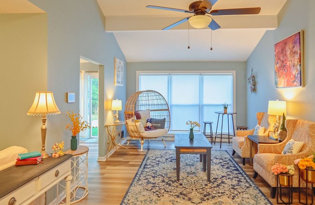 Master Vacation - private pool, fence yard, WFH office provide.