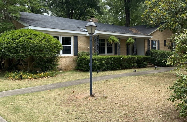 Masters Rental/Walking Distance to Gate