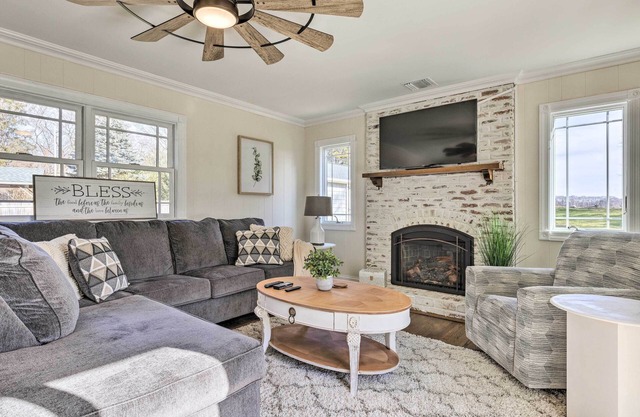 Mattituck Home w/Fireplaces - Near Wineries