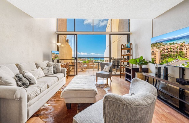Maui Townhome across the Street from Pohaku Beach w/Incredible Ocean Views