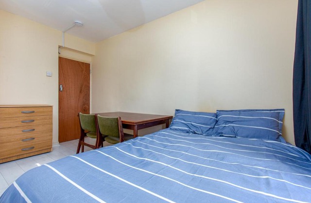 MAYDWELL HOUSE 45 - DELUXE GUEST ROOM 3