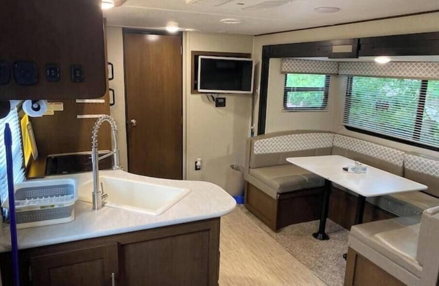 MayfairCana Avenger RV