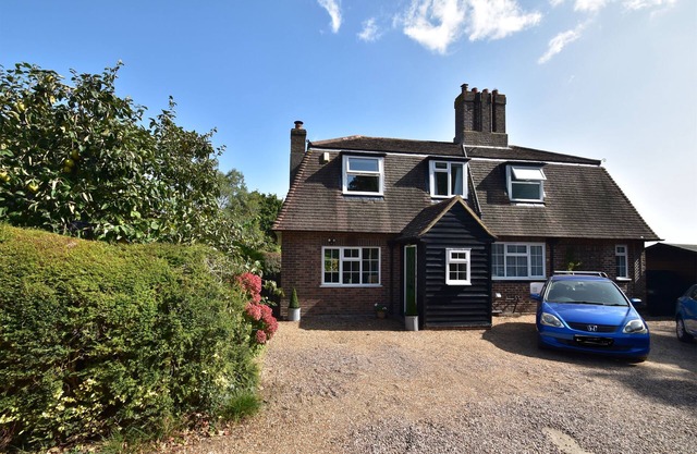 Maytham Cottage is a family & dog friendly holiday cottage
