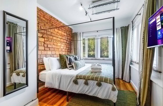 MC Loft at the Pillars-2bd 1bath University Cir