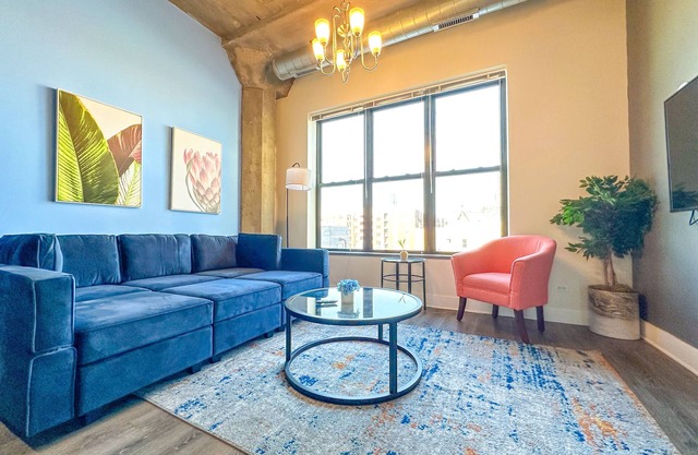 McCormick 2B/2Ba for up to 8 guests with Skyline view and Optional parking