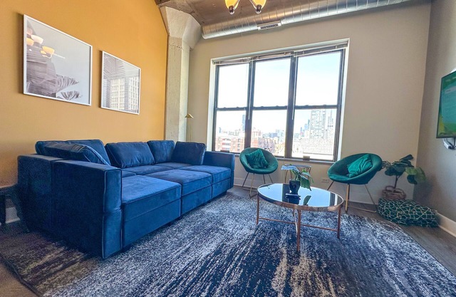 McCormick Place 2b/2b family unit with optional parking for up to 8 guests