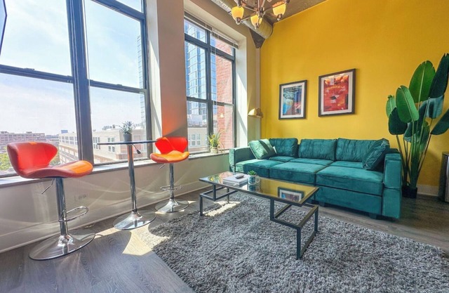 McCormick Place 2b/2b family unit with optional parking for up to 8 guests