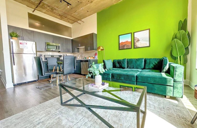 McCormick Place 2b/2b family unit with optional parking for up to 8 guests