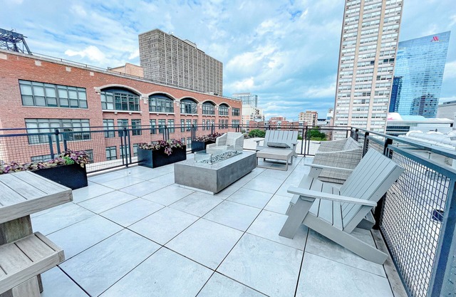 McCormick Place 2br/2ba with optional parking that sleeps 6