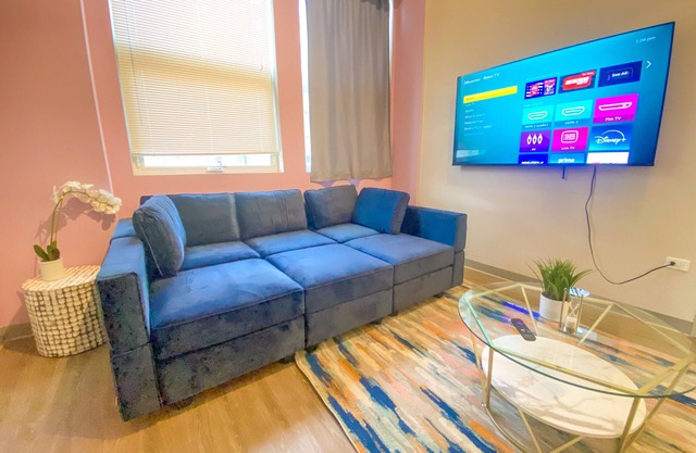 McCormick Place 2br/2ba with optional parking that sleeps 6