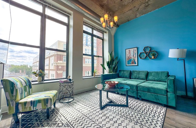 McCormick Place city view 2br/2ba with optional parking for up to 8 guests