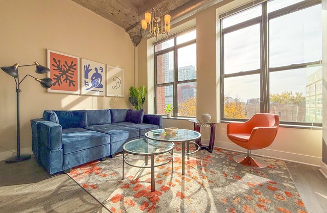 McCormick Place city view 2br/2ba with optional parking/sleeps 6