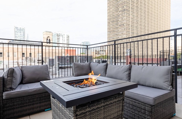 McCormick Place Patio skyline 2b/2b with optional Parking for up to 6 people