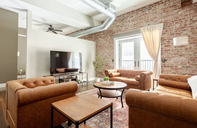 McOuat Place 4B - Luxury 1 Bed Downtown Indy Apartment Prime Location