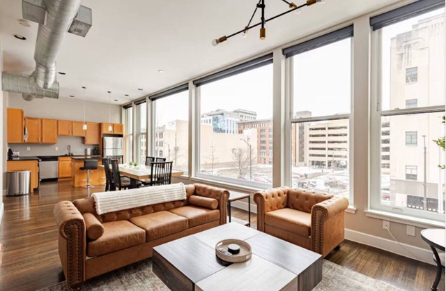 McOuat Place 7A - Luxury 1 Bed Downtown Indy Apartment Prime Location