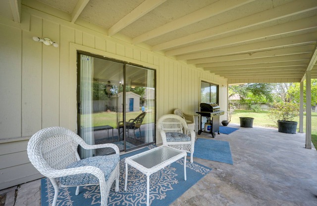 Mcqueeney Home w/Grill ~ 10 Mi to New Braunfels