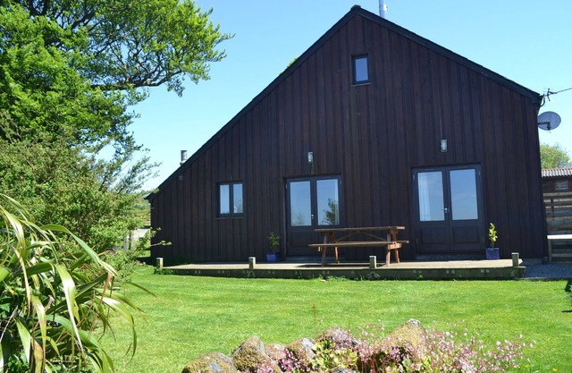 MEADER BARN, pet friendly, luxury holiday cottage in Tavistock