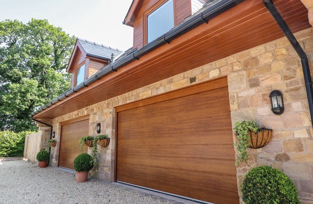 MEADOW, pet friendly, with hot tub in Scorton