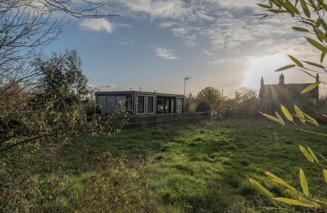 Meadow View Brand New Luxury Pod Near Woodbridge