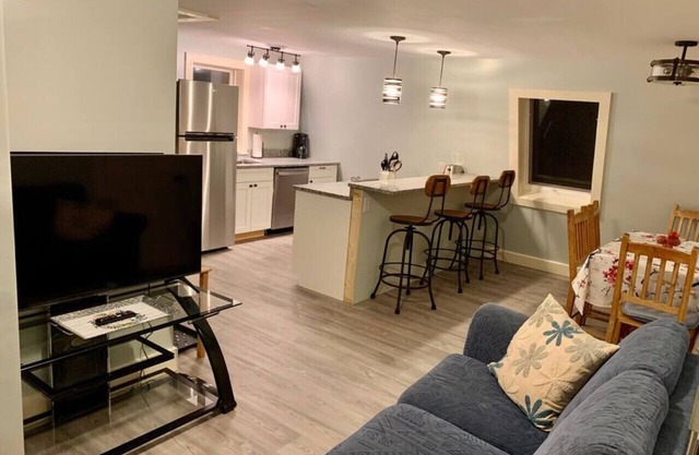 Meadow View Cottage- New, Peaceful, Trail to Beach