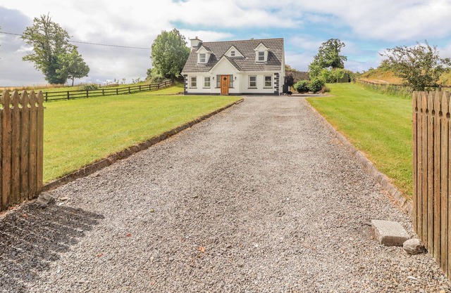 MEADOW VIEW, pet friendly in Coolbaun, County Tipperary